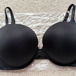 Victoria's Secret Classic Black Bra T-Shirt Collection
T-Shirt push up plunge/